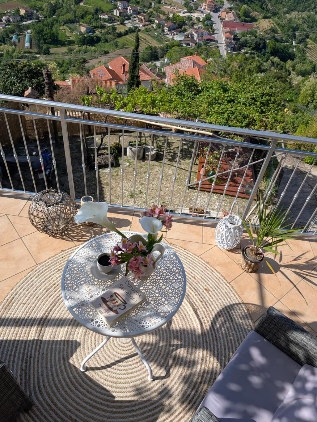 Studio Apartman Bel Vedere Motovun Eksteriør billede